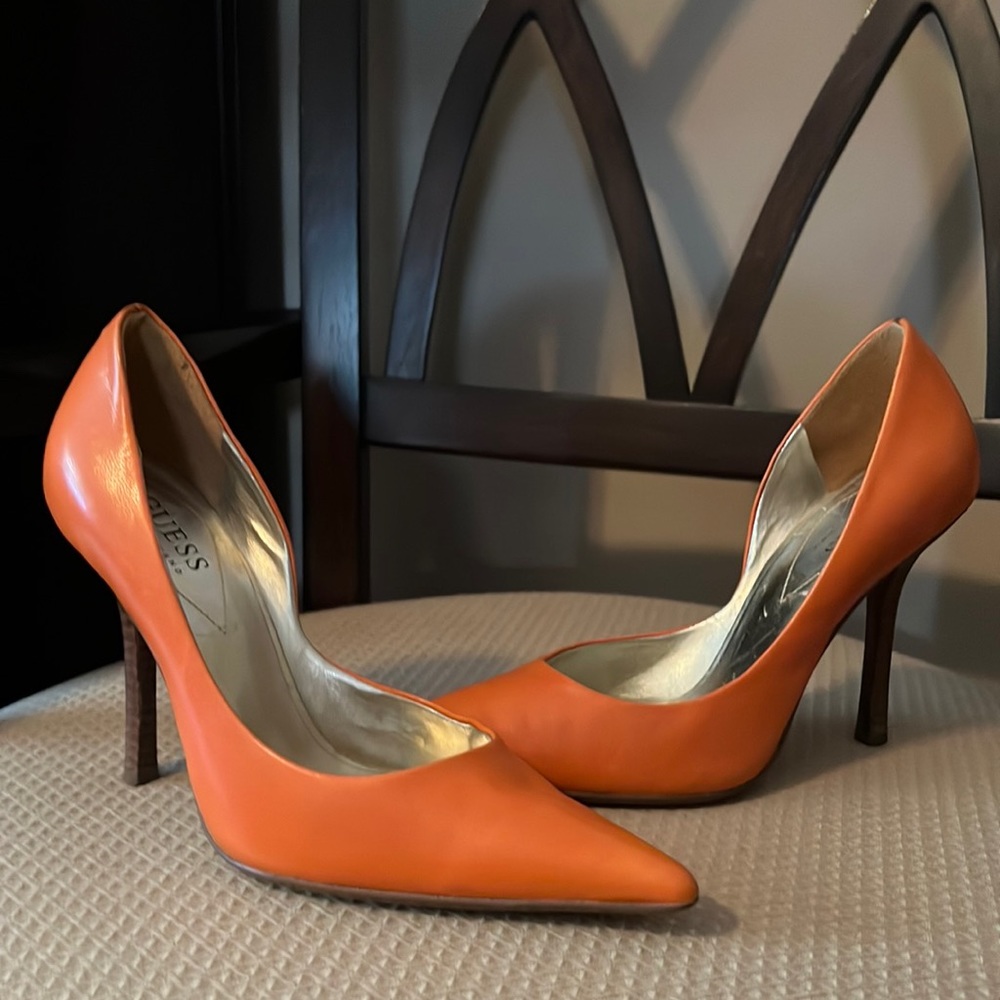 Orange pumps